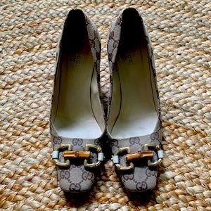 Vintage Gucci logo pumps with bamboo bit 7M
